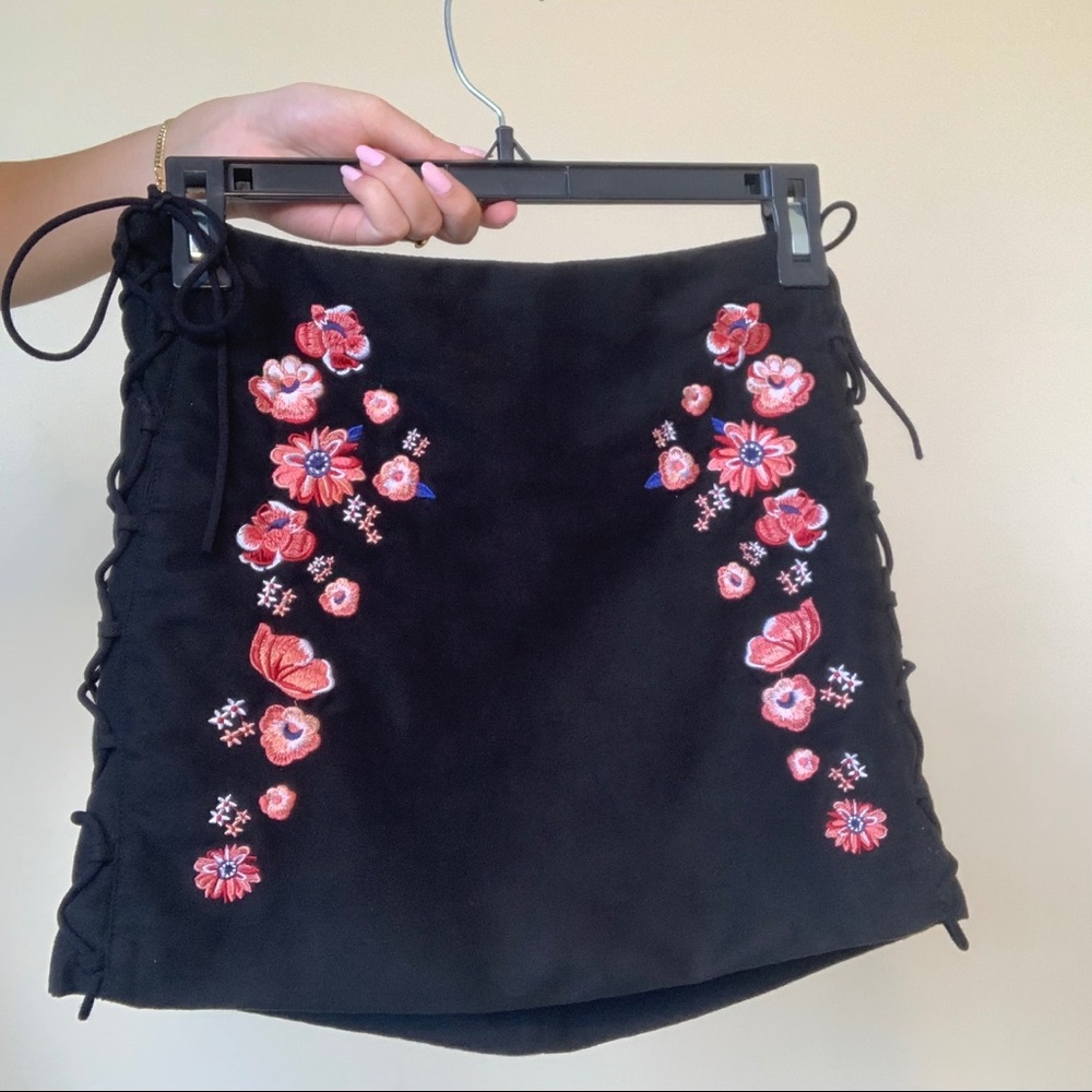 H&M floral skirt  *fits like a size 2*